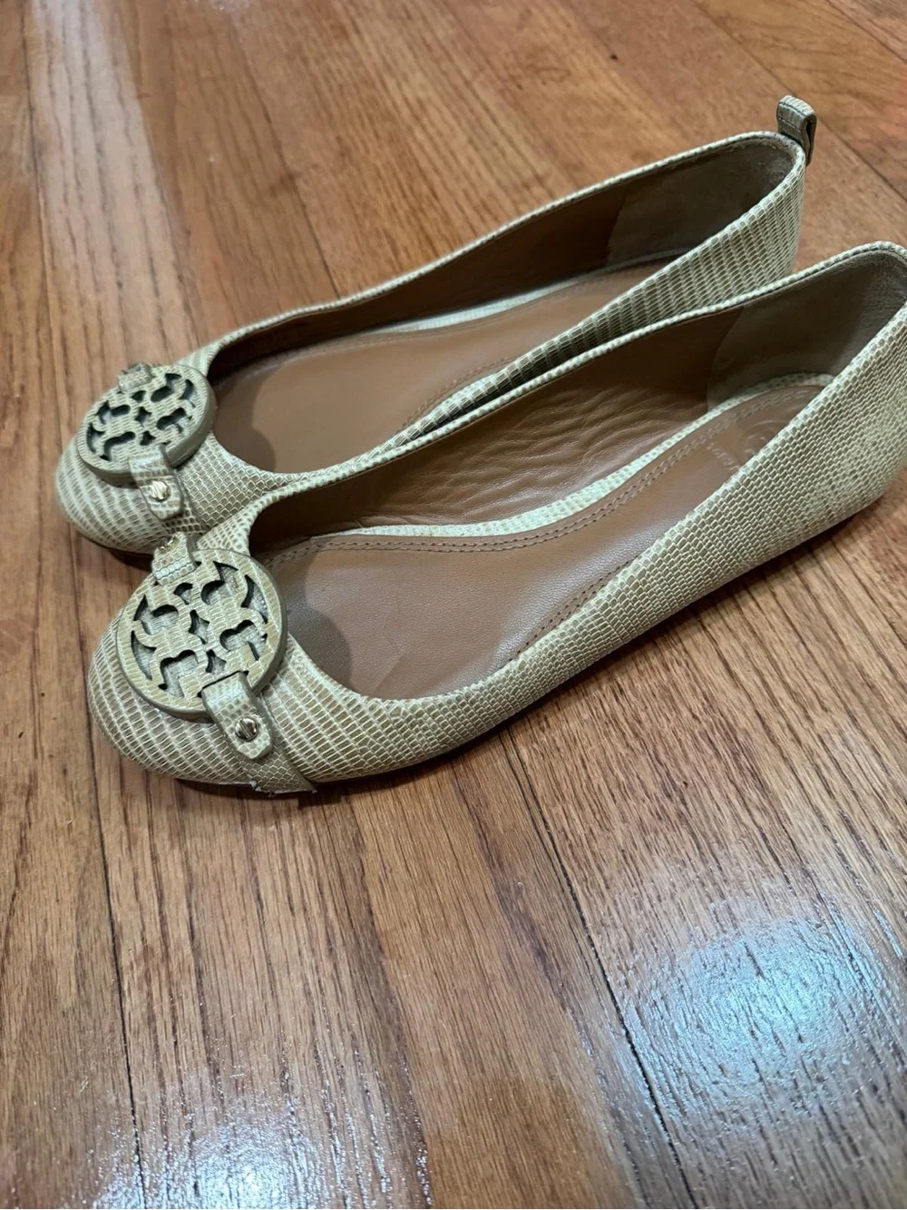 Tory Burch Beige Raffia Logo Ballet Flats